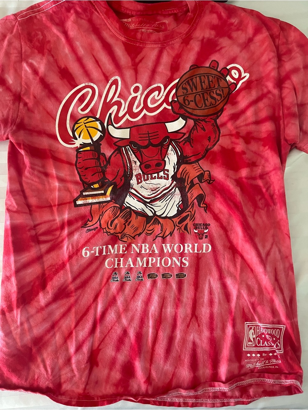Mitchell & Ness Red Tie-Dye Chicago Bulls Crewneck Sweater. Adult medium.